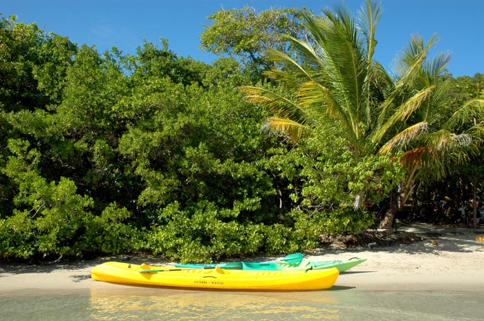 Kayak en los islotes de Robet